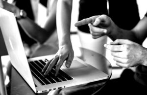 mimi-thian-ZKBzlifgkgw-unsplash_700x450_bw_highcontrast